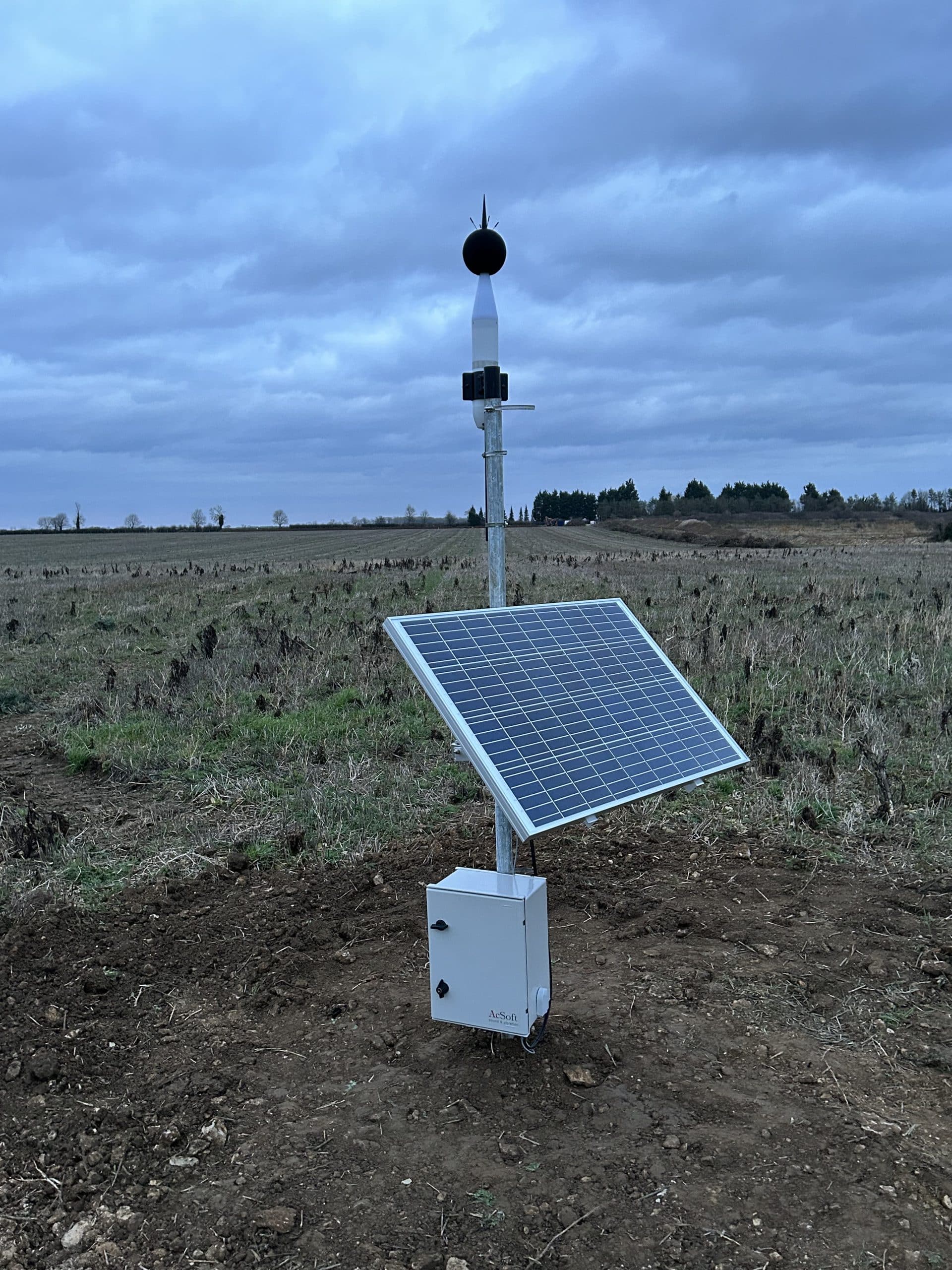 Renew 1 - Pole mount